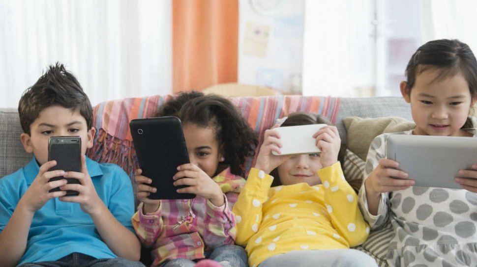 Anak-anak Menjadi Sasaran Iklan Tersembunyi Di Media Sosial